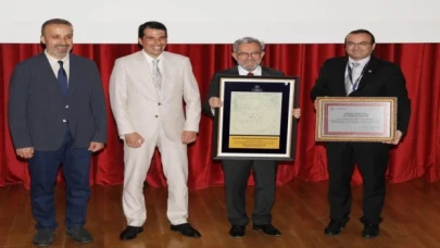 Ankara Üniversitesi Diş Hekimliği’ne iki ’dost’ ünvan