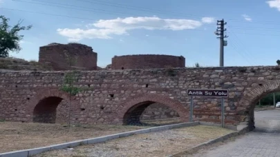 Antik su yolundaki kemerler araçlara kapı oldu