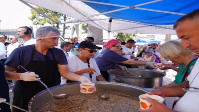 Ayvalık’ta 4 bin kişiye aşure