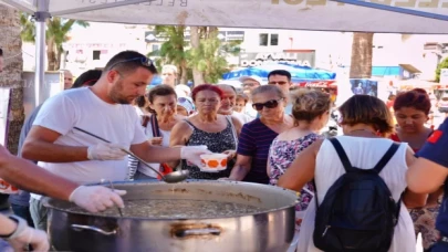 Ayvalık’ta dört bin kişiye aşure dağıtıldı…