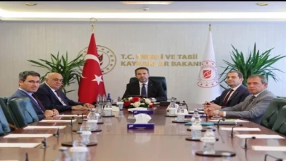 Bakan Bayraktar Konyalı pancar ekicilerini ağırladı