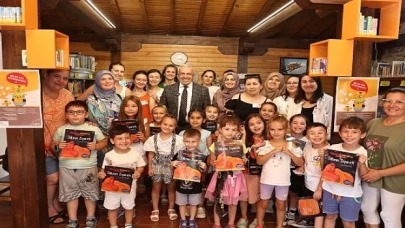 Başkan Şadi Özdemir kütüphanede çocuklarla buluştu