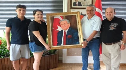 Başkan Topaloğlu’na yağlı boya tablo hediye edildi