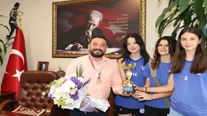 Başkan Turan; Kız voleybol takımımızın başarısını kutluyoruz
