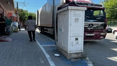 Bilinçsiz sürücüler bisiklet yollarına engel oluyor