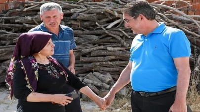 Burhaniye Belediyesi, Kırsal Mahallelerde yaşayan vatandaşların daha iyi bir hizmet alabilmesi için çalışmalarına tüm hızıyla devam ediyor