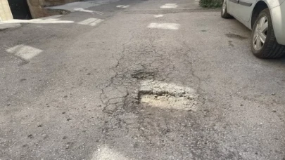 Bursa Çarşamba’da çukurlar isyan ettirdi!