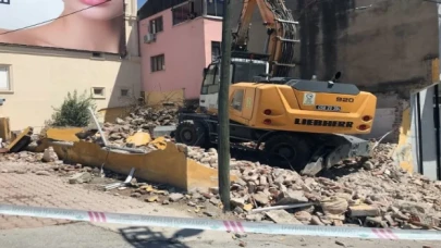 Bursa Osmangazi’de kaçak gecekonduya yıkım!