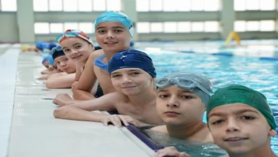 Bursa Osmangazi’de küçük kulaçların sertifika heyecanı