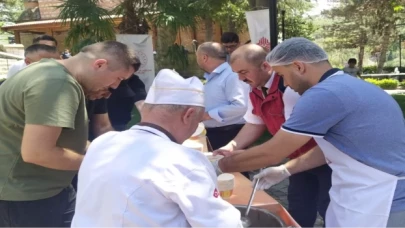 Bursa Vakıflar Bölge Müdürlüğü aşure geleneğini sürdürüyor