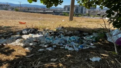 Bursa’daki boş arazi çöp yuvası oldu