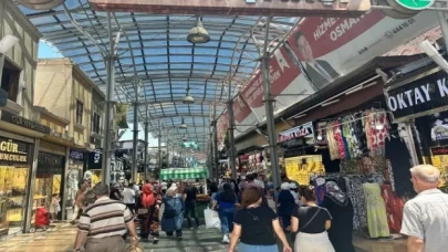 Bursalılar haftanın ilk günü çarşıya akın etti