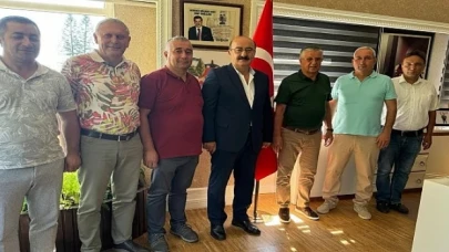 Büyük Birlik Partisi (BBP) Antalya İl Başkanı Mustafa Yılmaz, Kemer Belediye Başkanı Necati Topaloğlu’na hayırlı olsun ziyaretinde bulundu