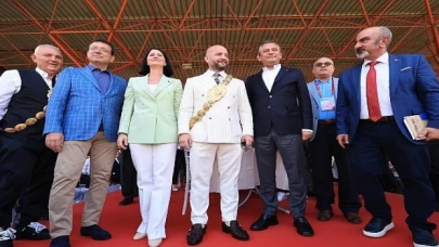 CHP Genel Başkanı Özgür Özel Ekrem İmamoğlu ile birlikte, tarihi Kırkpınar Yağlı Güreşleri’ne 663’ncü kez ev sahipliği yapan Edirne’yi ziyaret etti