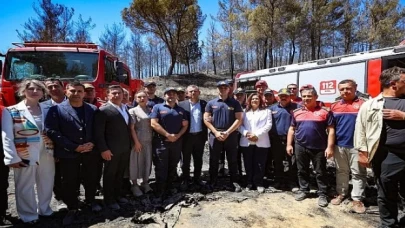 CHP Genel Başkanı Özgür Özel Selçuk’ta yanan ormanlık alanı inceledi