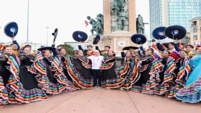 Dünyanın farklı renkleri Taksim Meydanı’nda buluştu