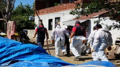 Düzce’de çöp evden 42 kamyon çöp çıktı