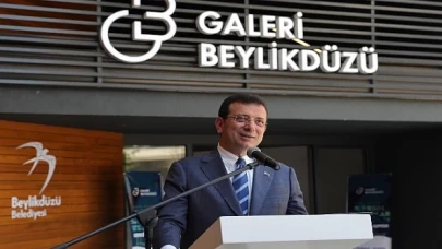 Ekrem İmamoğlu, “Galeri Beylikdüzü Görsel Sanatlar Yarışması” ödül törenine katıldı