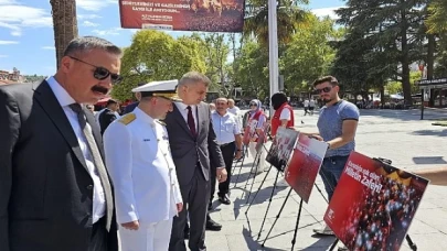 Gölcük’te 15 Temmuz Şehitleri Anma, Demokrasi ve Milli Birlik Günü törenleri, Şehitler Mezarlığı’nda şehitlerin kabirleri başında edilen dualar ile başladı
