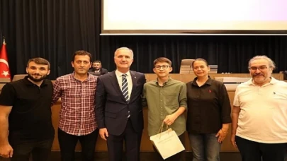 İnegöl’ün Başarılı Gençleri Mecliste Ağırlandı