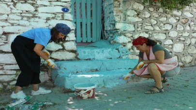 İzmir Güzelbahçe’de kadınlardan imece örneği