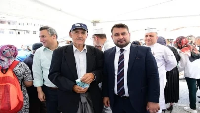Kahramankazan Belediye Başkanı Selim Çırpanoğlu, paylaşmanın sembolü olan Aşure Günü’nde vatandaşlar ile bir araya geldi