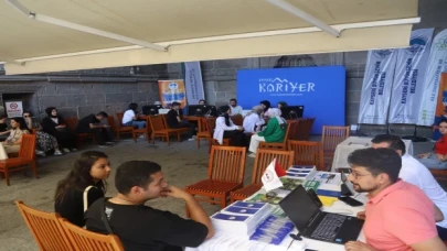 KAYMEK üniversite adaylarının elinden tutuyor