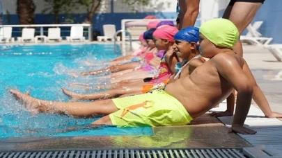 Kemalpaşa’da yüzme kursları yoğun ilgi görüyor