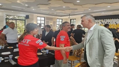 Kocaeli Büyükşehir Belediyesi koordinesinde düzenlenen Afet Koordinasyon Toplantısı, Gölcük Belediyesi ev sahipliğinde gerçekleştirildi