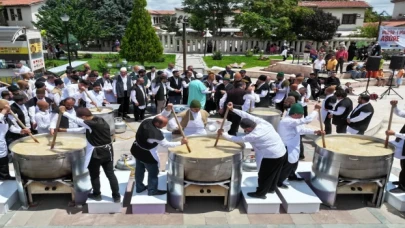 Konya’da 4 ton aşure kaynatıldı