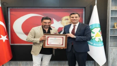 Manisa’da Çağrı Kanver’e Fahri Hemşehrilik unvanı verildi