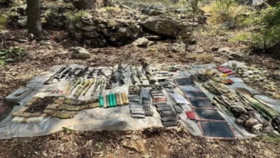 Metina’da 4 terörist etkisiz! Bir çok mühimmat ele geçirildi