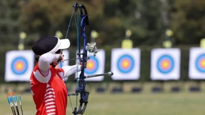 Milli okçu Elif Berra Gökkır, Avrupa şampiyonu oldu