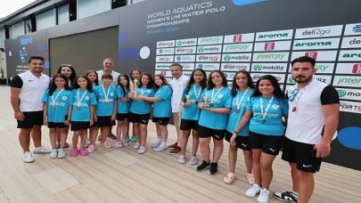 Nevşehir Belediyesi U13 Sutopu Takımı katıldığı Türkiye Şampiyonasında üçüncü olmayı başarırken sporcularımız En Çok Gol Atan Oyuncu ve En İyi Kaleci ödüllerinin de sahibi oldu