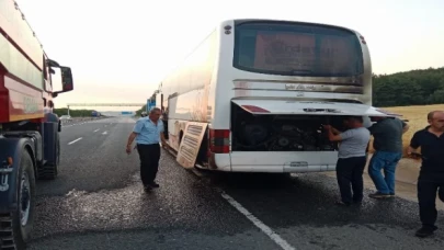 Öğrencileri taşıyan otobüsün motorunda çıkan yangın korkuttu