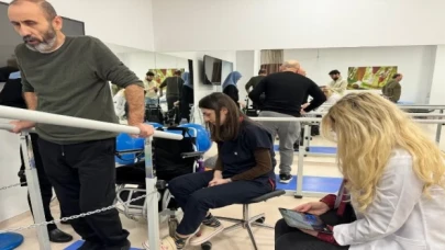 Omuriliğine yerleştirilen pil sayesinde sağlığına kavuştu