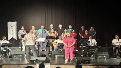 Sağlıkçılar vefa gecesinde coştu