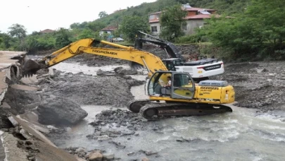 Sel felaketinin izleri siliniyor