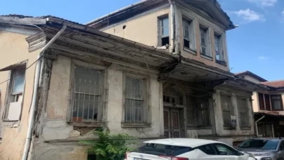 Tarihi evler yıkılmaya mahkum ediliyor