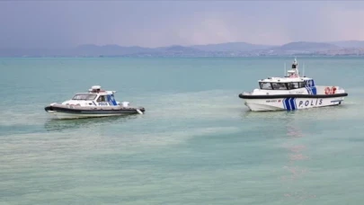 Van Gölü’nde deniz polisi devriyesi