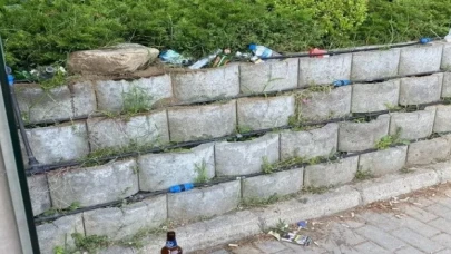 Vatandaş çöp konteyneri olmayan duraktan şikayetçi