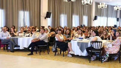 Çankaya Belediyesi’nin kreşlerinde görev yapan 250’den fazla eğitmen yeni döneme çalıştay ile hazırlanıyor.