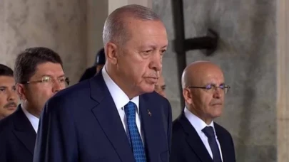 Erdoğan, Yüksek Askeri Şura toplantısı öncesinde Anıtkabir'deydi; "Bölgemizi kan deryasına çevirmek isteyeneler fırsat vermeyeceğiz"