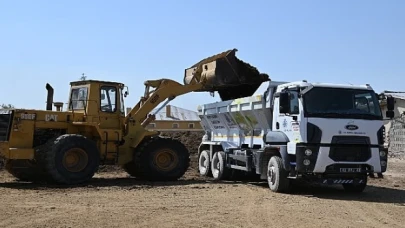 Selçuklu Belediyesi, “Kamyon Üzeri Gübre Dağıtım Makinesi” hizmeti ile tarımsal üretime sağladığı desteklere bir yenisini daha ekledi