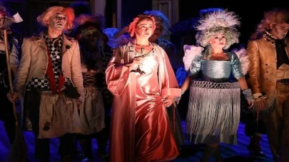 İstanbul Büyükşehir Belediyesi Şehir Tiyatroları, tiyatro sezonunun ilk haftasında 8 oyunla seyirci karşısına çıkıyor.