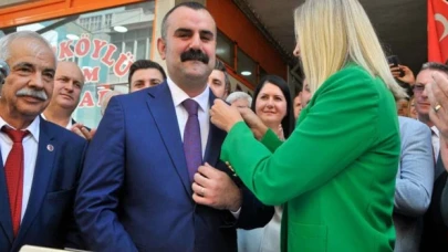 İYİ Parti'den istifa eden belediye başkanı CHP'ye katıldı