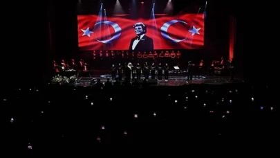 Zeki Müren, masal tadında bir gece ile anıldı
