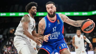 Anadolu Efes, Paris Basket karşısında 93-84 mağlup oldu