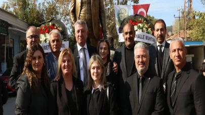 İzmir Güzelbahçe’ye Atatürk’ün yeni heykeli dikildi