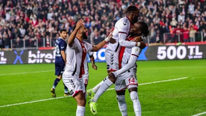 Samsunspor, Antalyaspor’u 2-0 mağlup ederek ikinci sıradaki yerini korudu